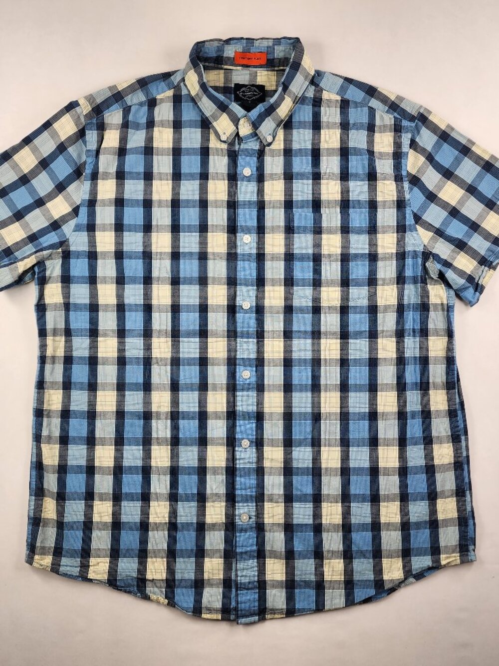 St. John's Bay Men's XL Blue Plaid Short Sleeve Comfort Fit Button Up Shirt